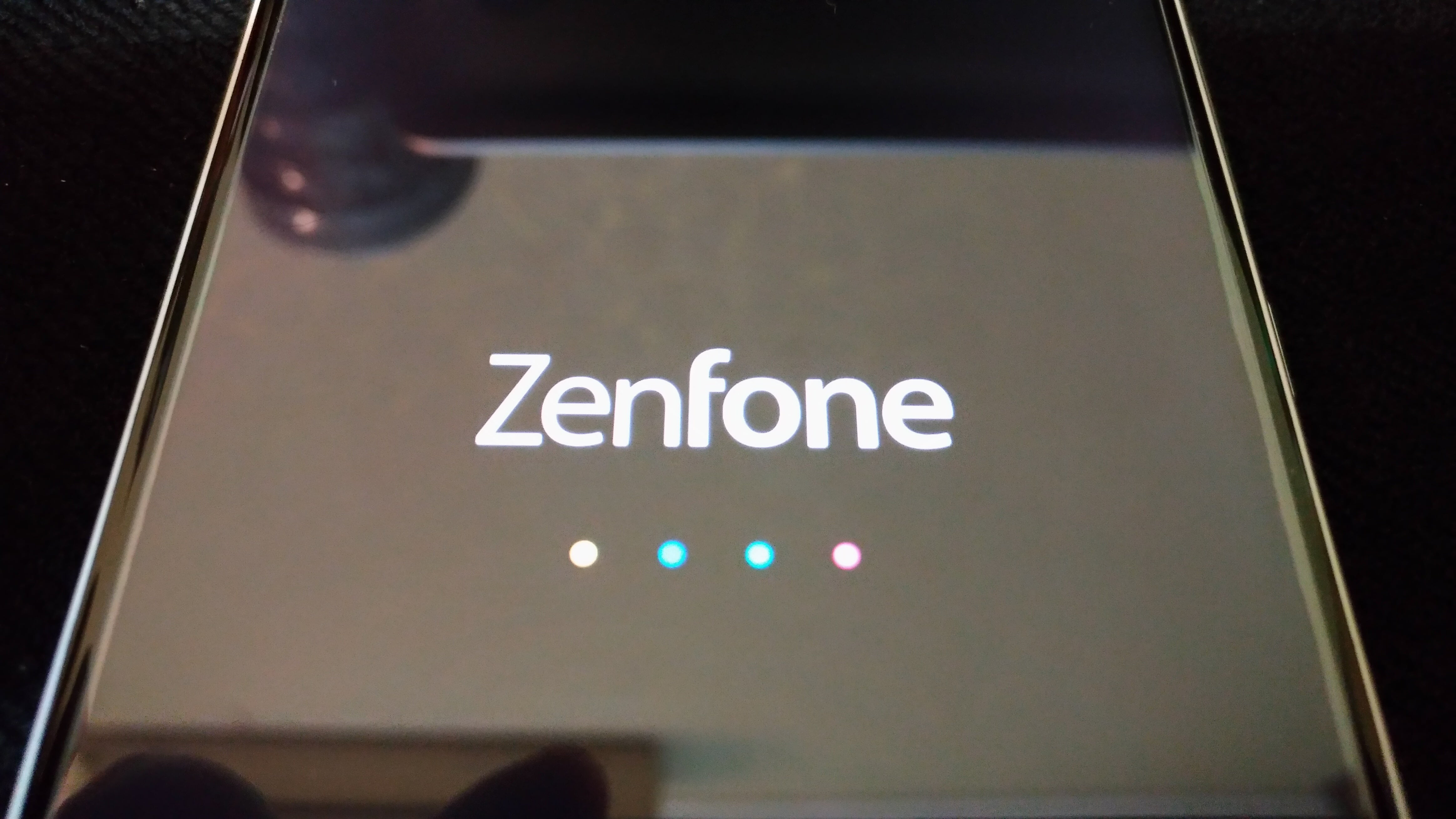 P 20181112 215419 vHDR On min - 【開箱】Zenfone 5 ZE620KL 孔劉雪花白，純淨外型與流暢體驗的完美組合