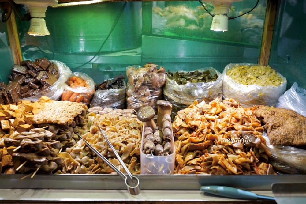 西門町萬國滷味餐點與選擇區示意