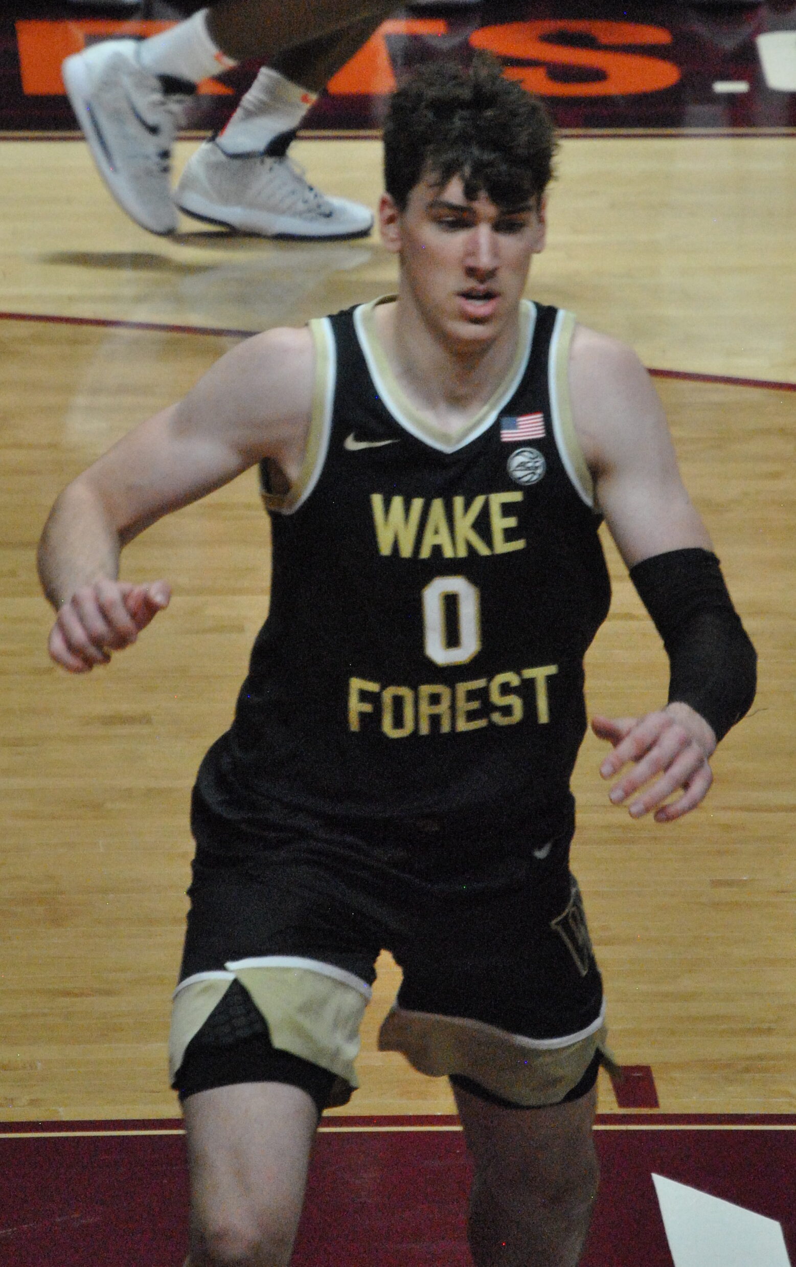 傑克·拉拉維亞（Jake LaRavia）湖人前鋒人物介紹