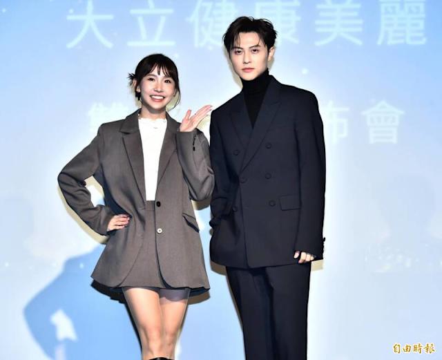 王子粿粿同框求神庇佑,擲筊領到文昌帝君加持的乖乖